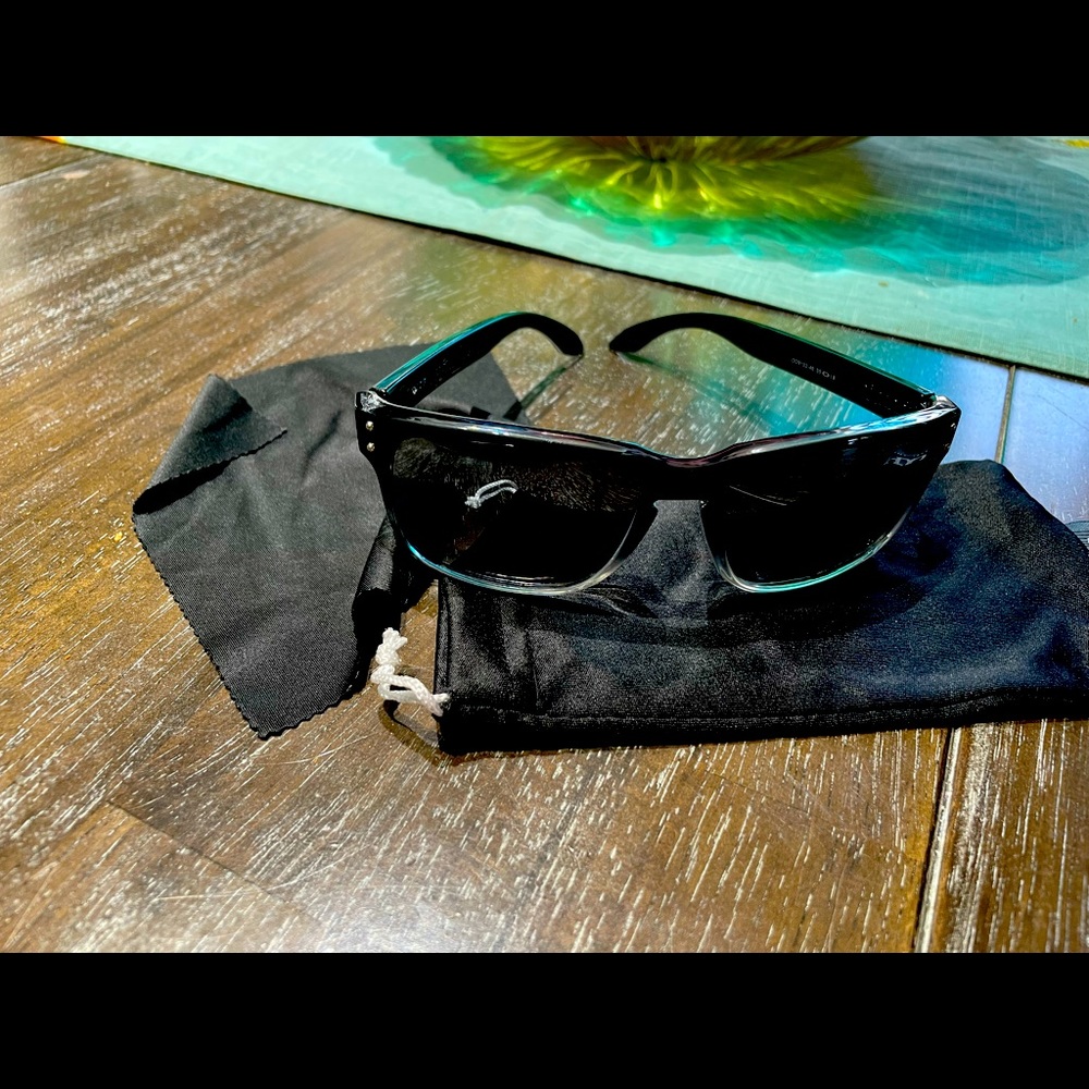 Oakley Holbrook